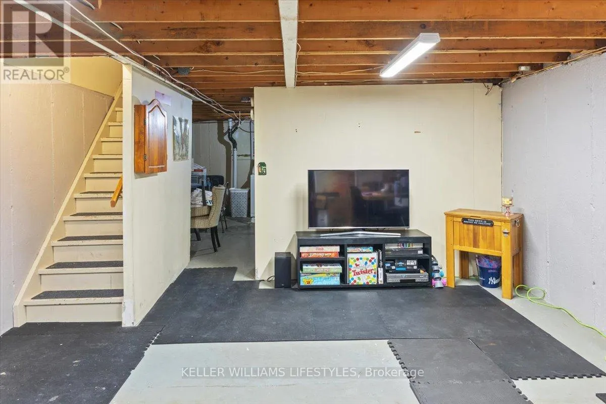 963 NOTRE DAME DRIVE