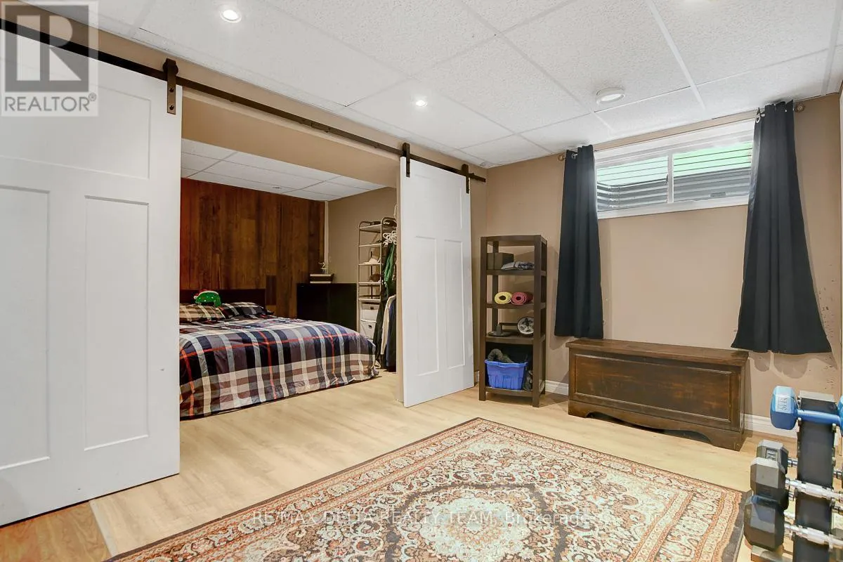 1916 MONTMERE AVENUE