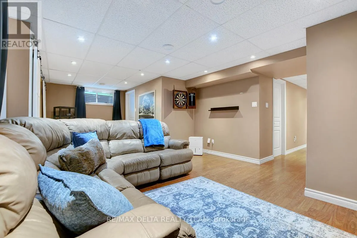 1916 MONTMERE AVENUE