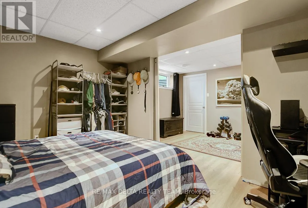 1916 MONTMERE AVENUE