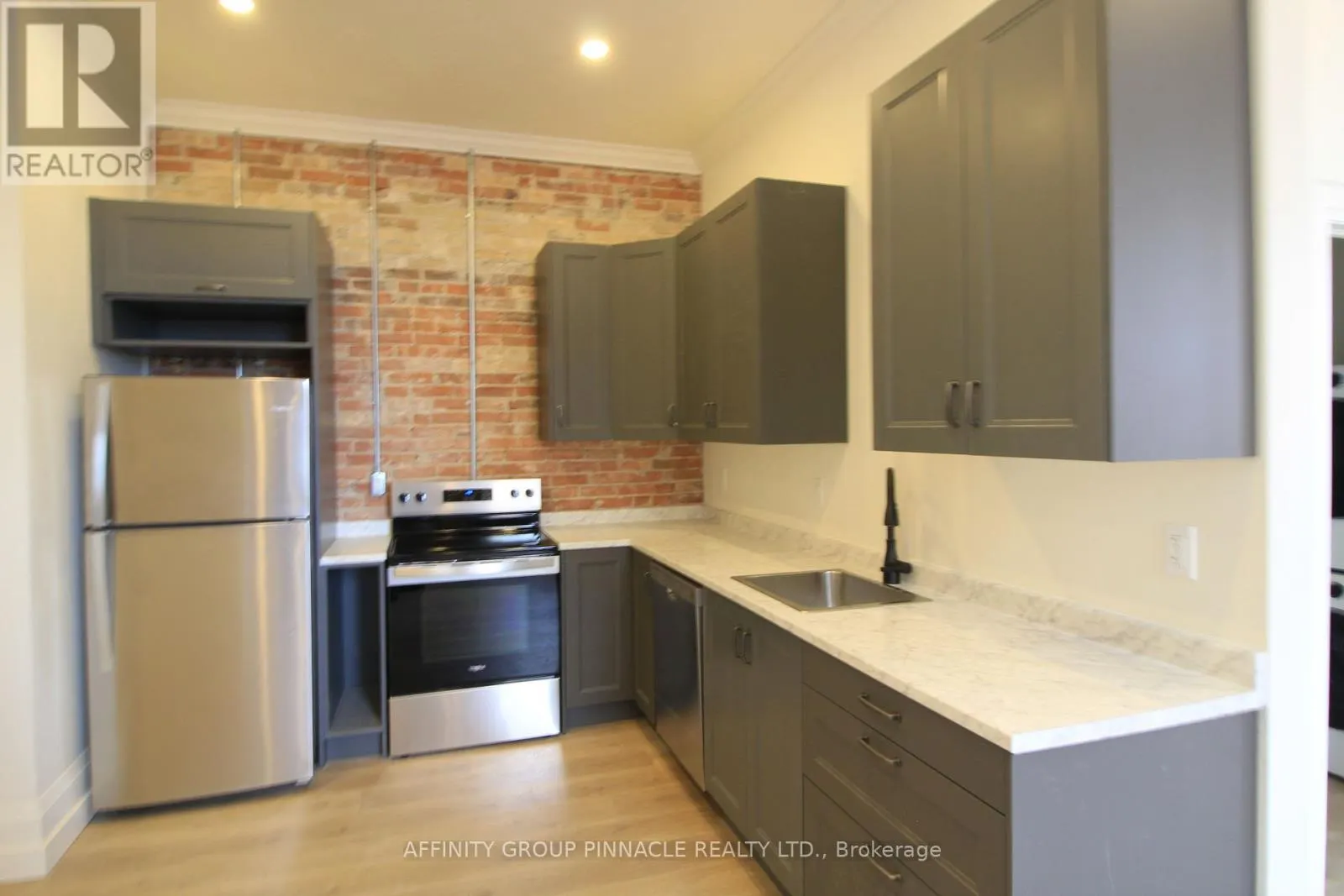 2 - 3 CAMBRIDGE STREET S, #2