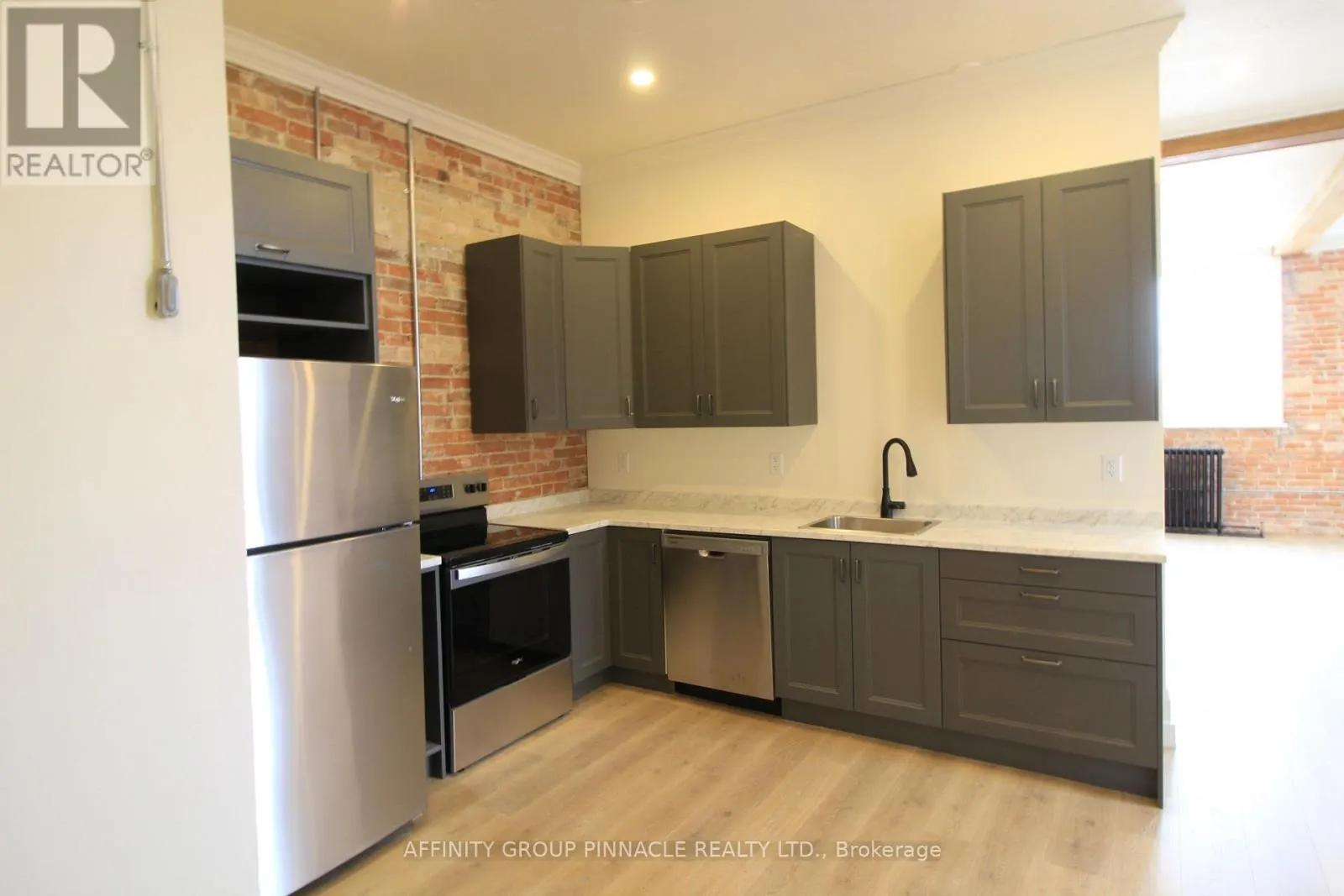 2 - 3 CAMBRIDGE STREET S, #2