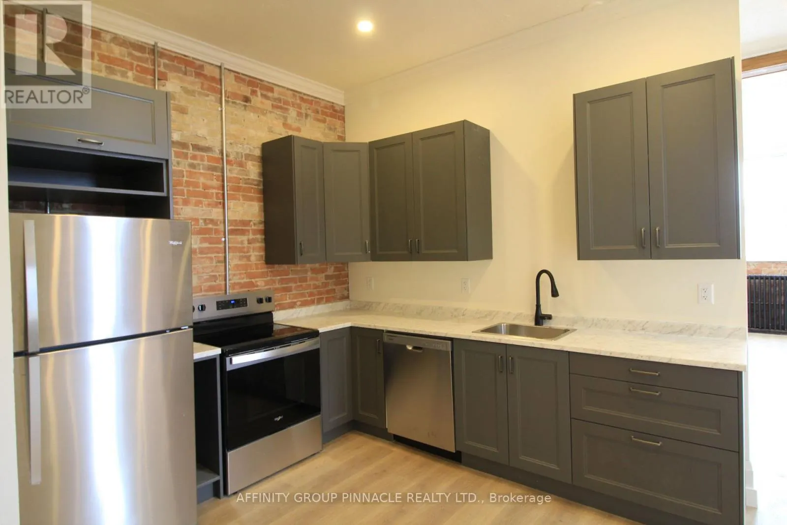 2 - 3 CAMBRIDGE STREET S, #2