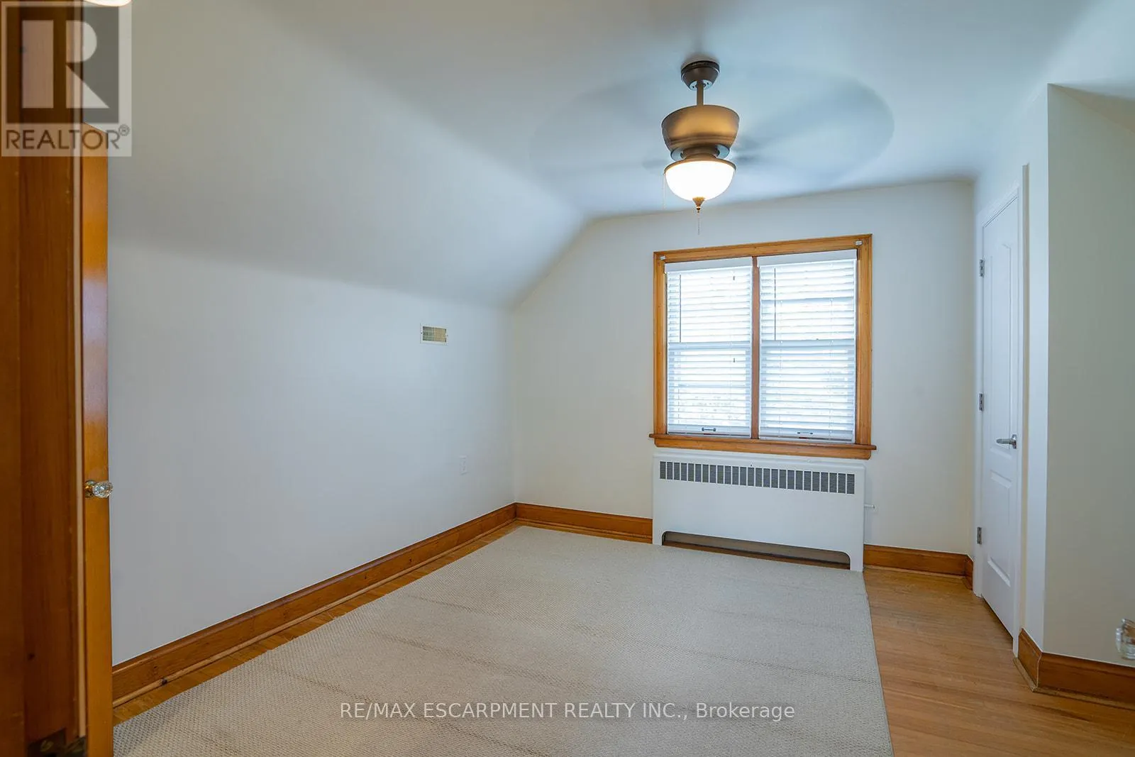 B - 324 KING STREET E