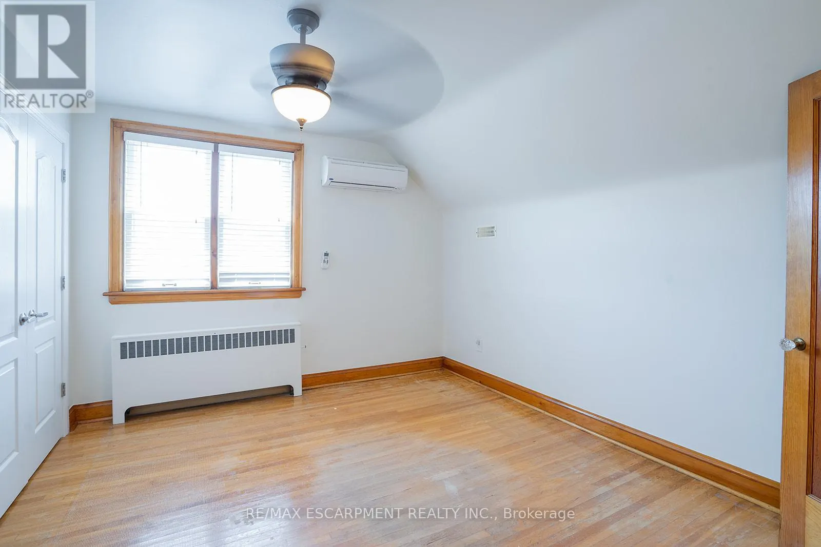 B - 324 KING STREET E