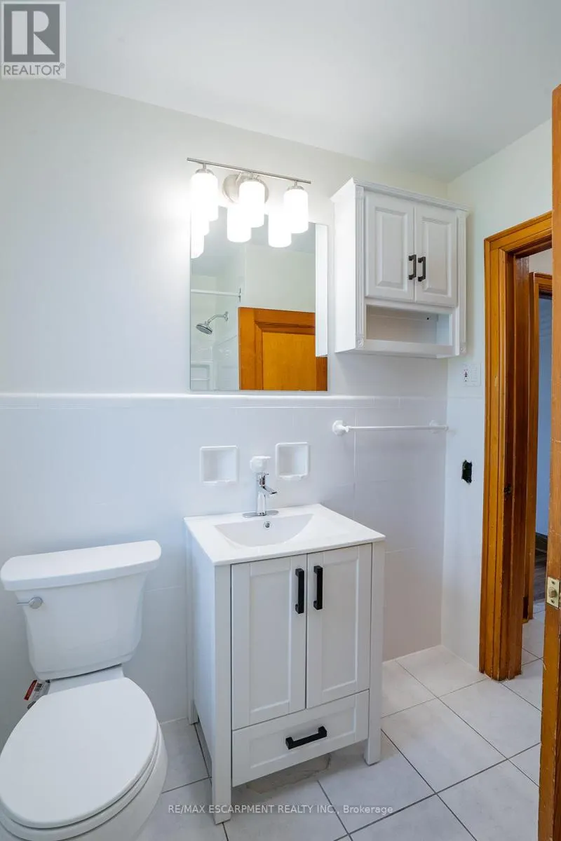 B - 324 KING STREET E