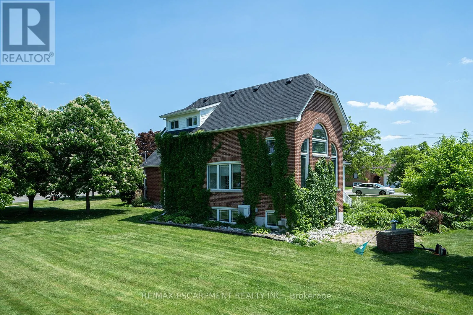 B - 324 KING STREET E