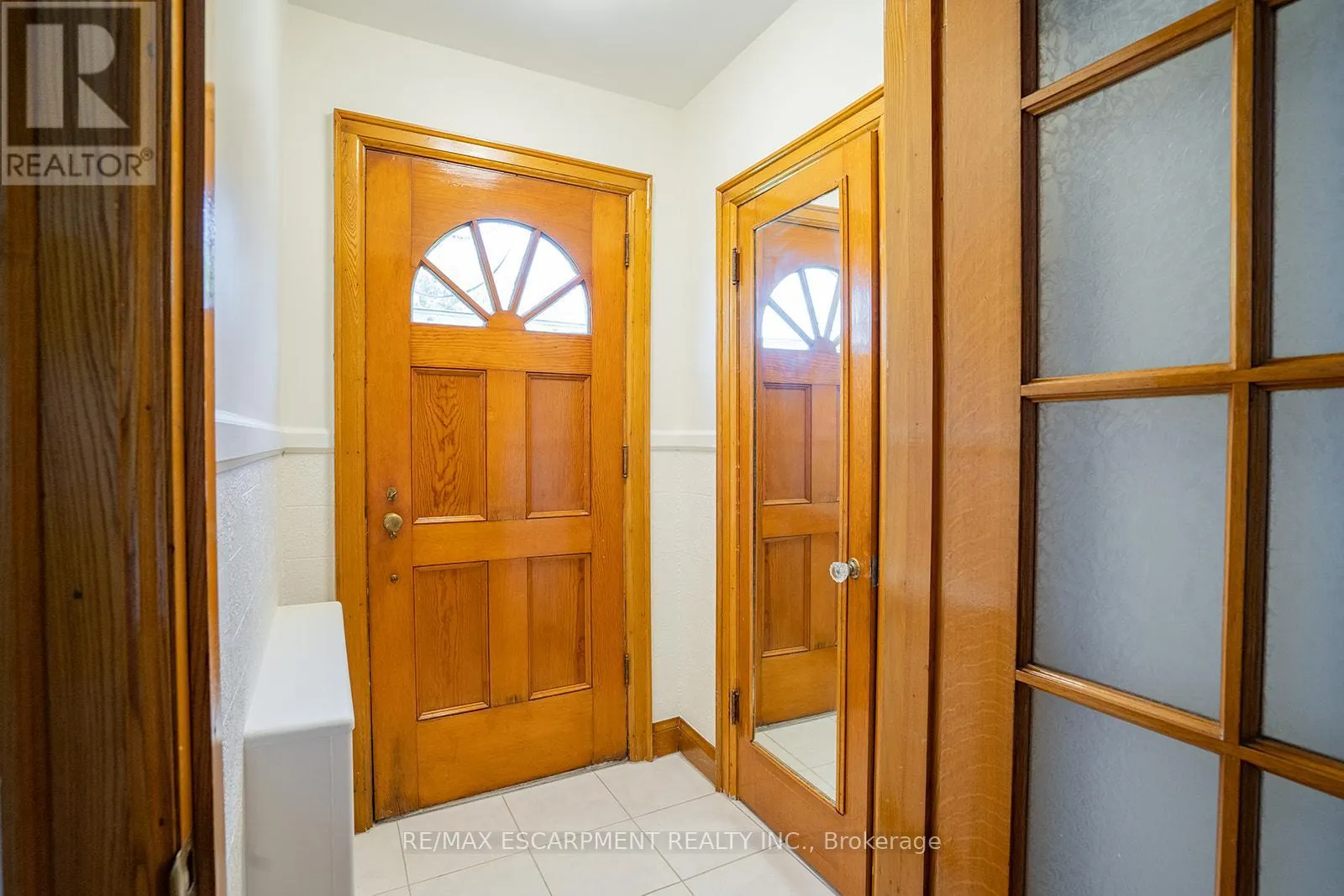 B - 324 KING STREET E