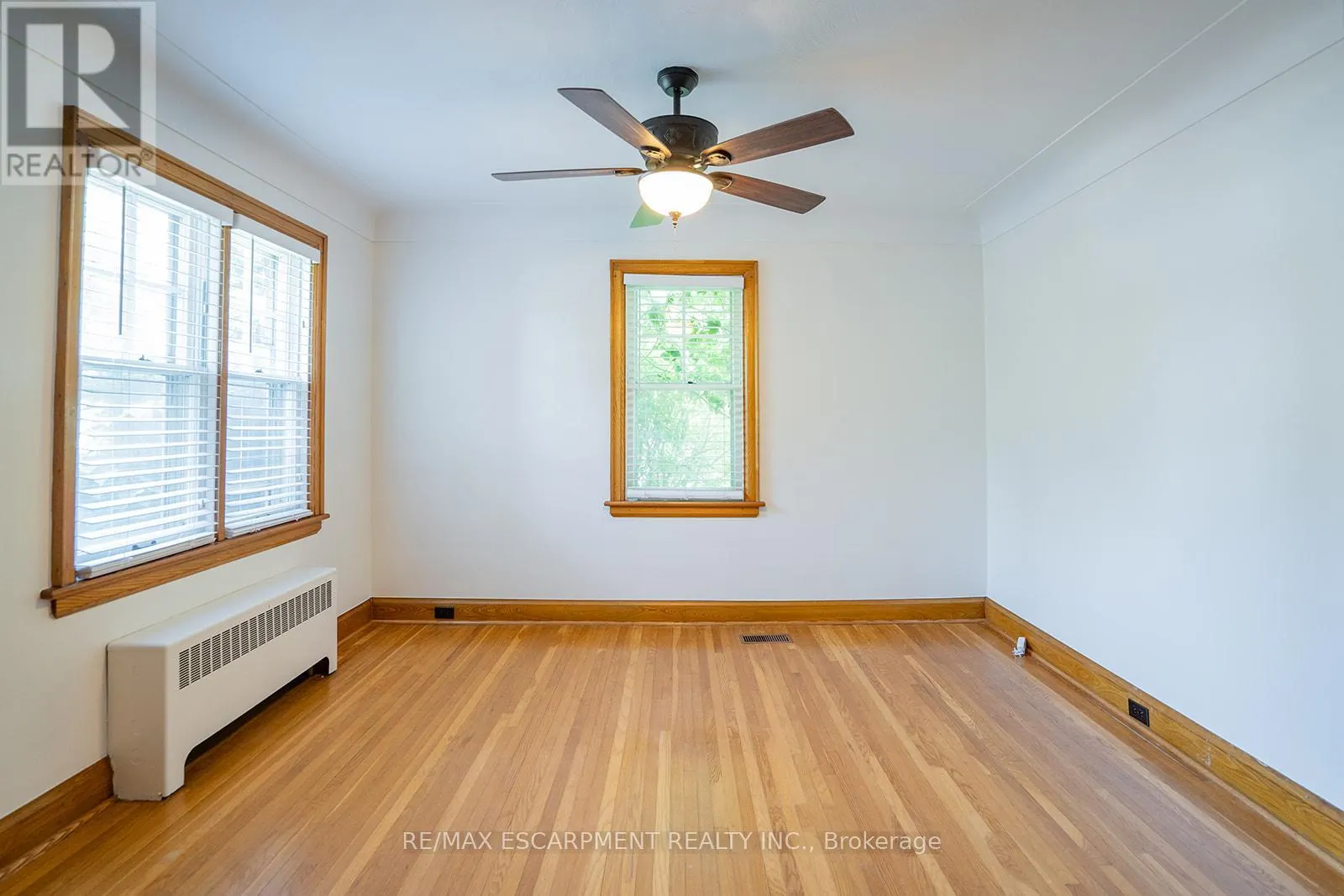 B - 324 KING STREET E