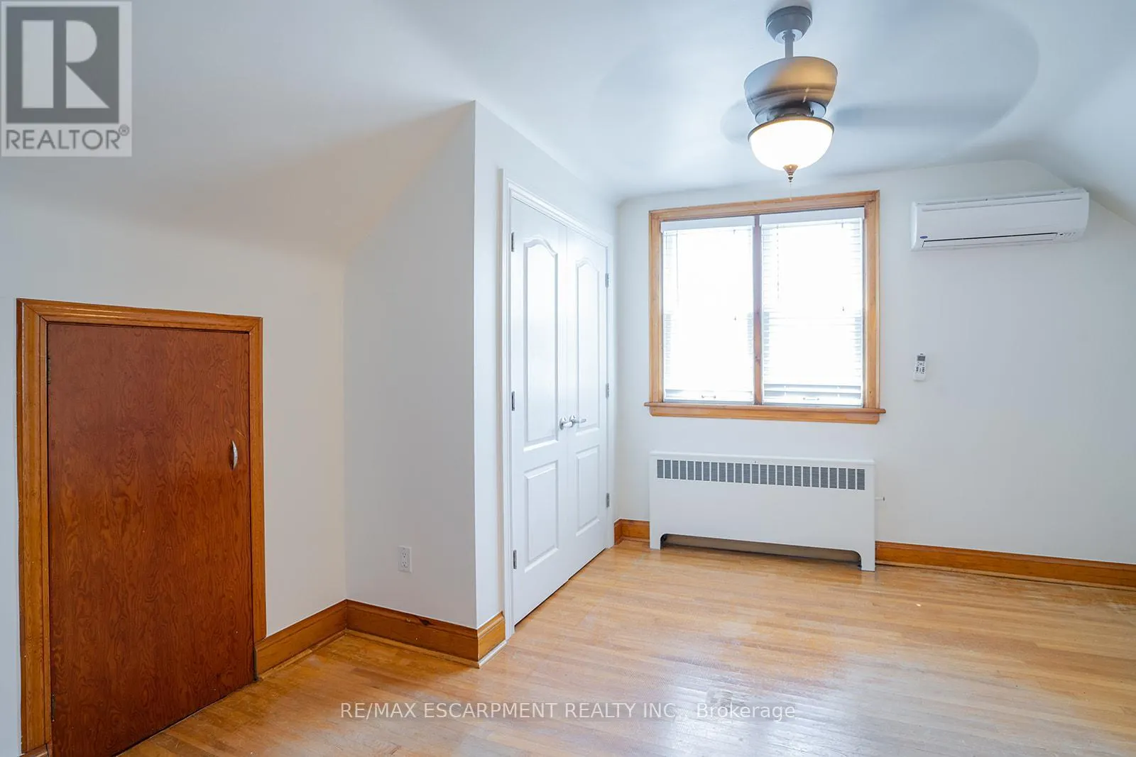 B - 324 KING STREET E