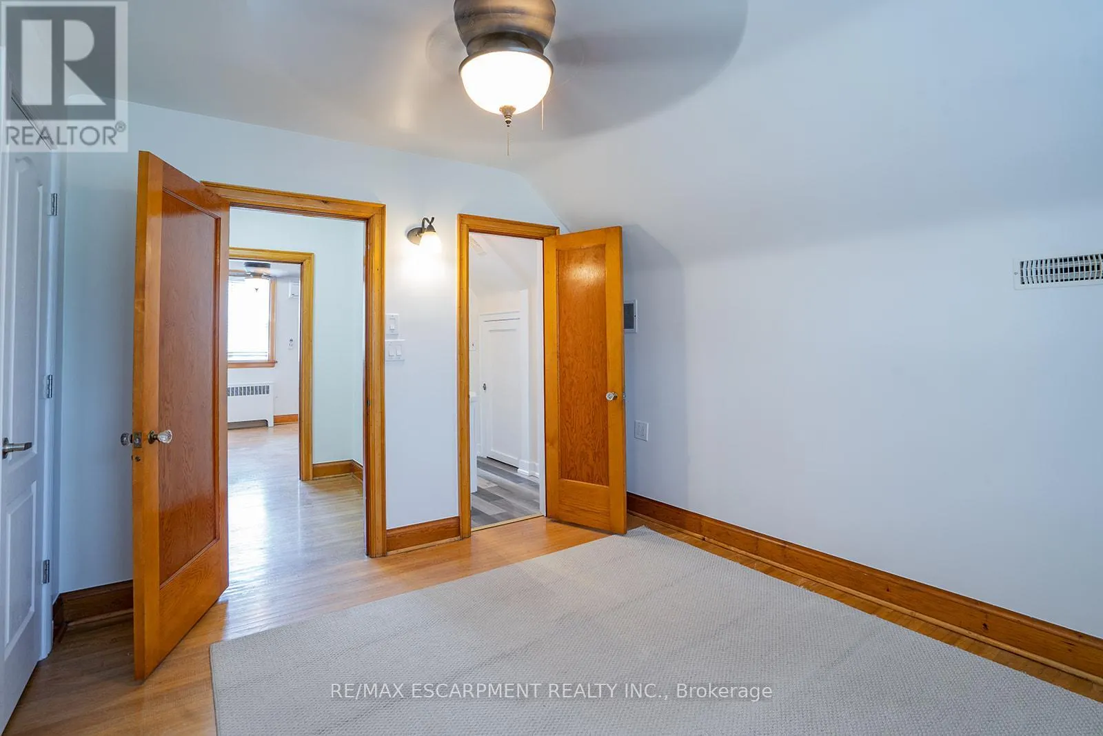 B - 324 KING STREET E