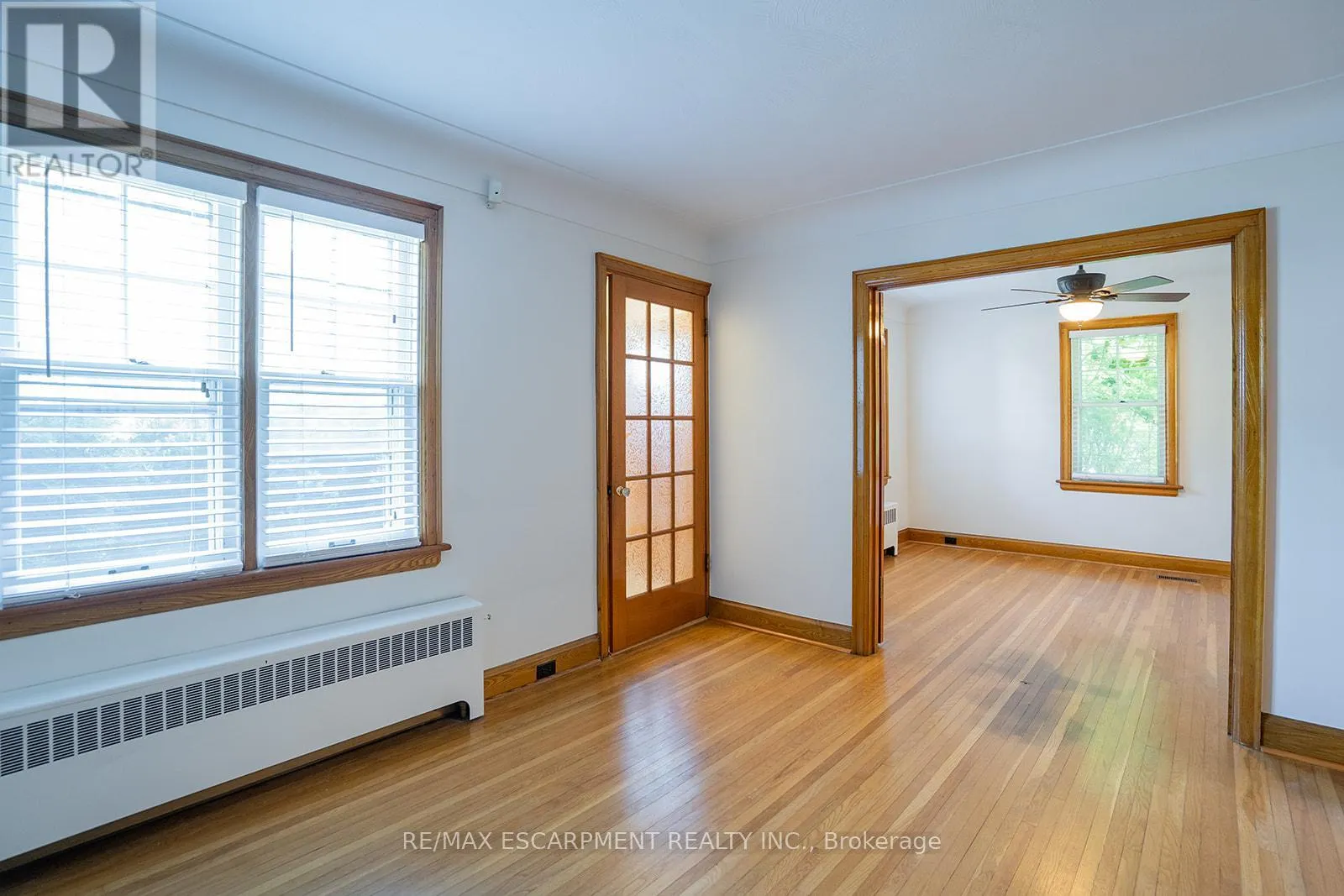 B - 324 KING STREET E