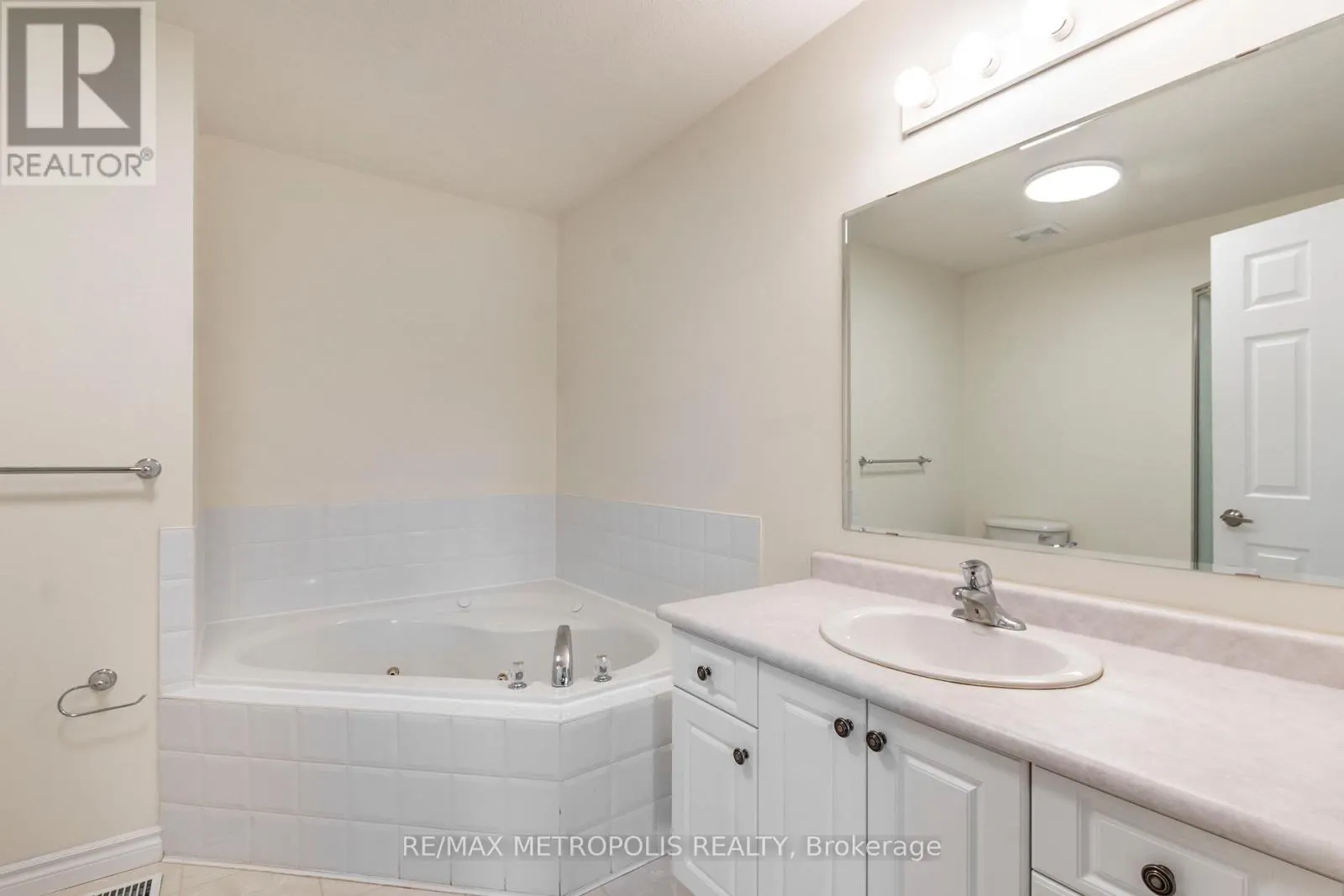 C16 - 619 WILD GINGER AVENUE