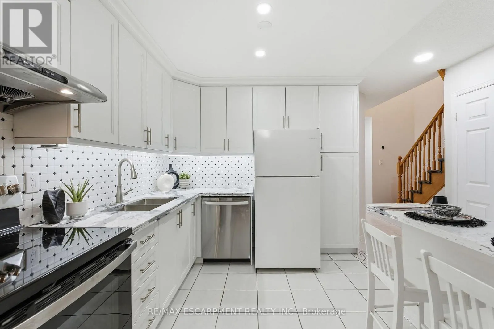 25 - 100 VINEBERG DRIVE