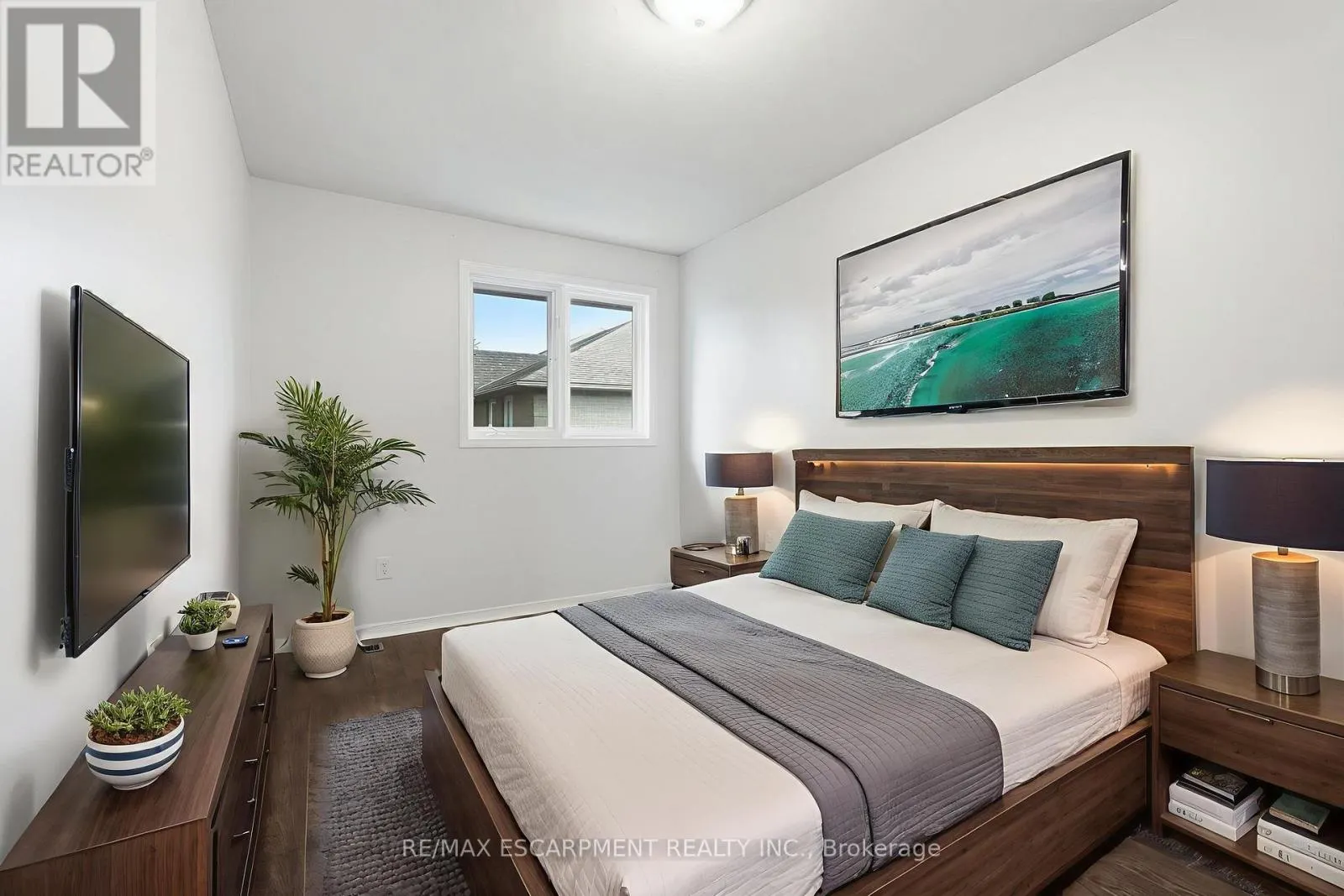 25 - 100 VINEBERG DRIVE