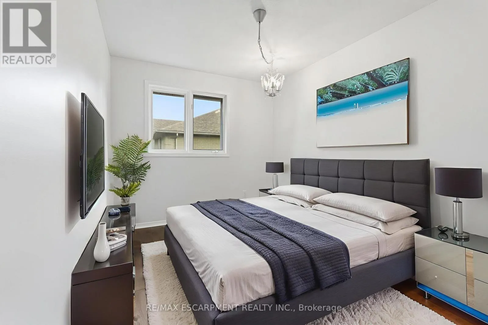 25 - 100 VINEBERG DRIVE