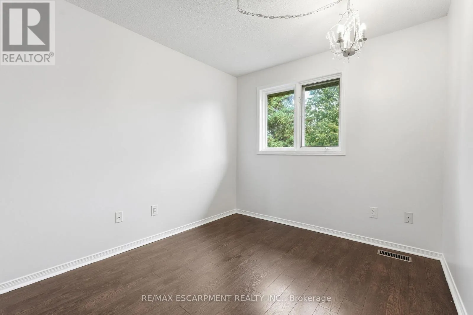 25 - 100 VINEBERG DRIVE