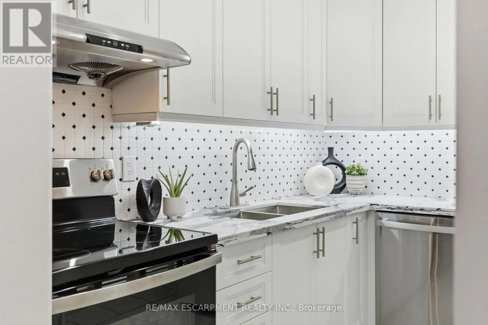 25 - 100 VINEBERG DRIVE