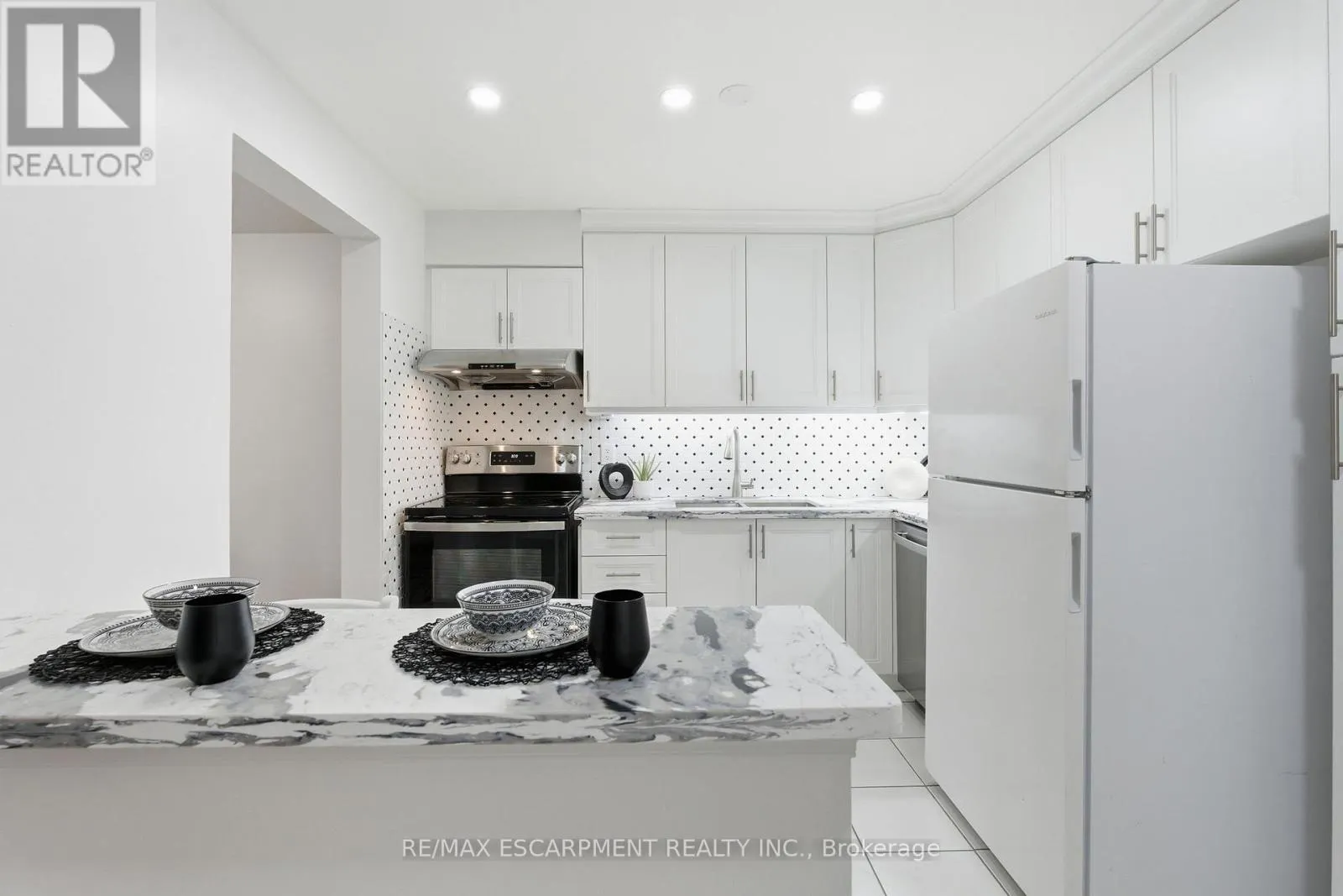 25 - 100 VINEBERG DRIVE