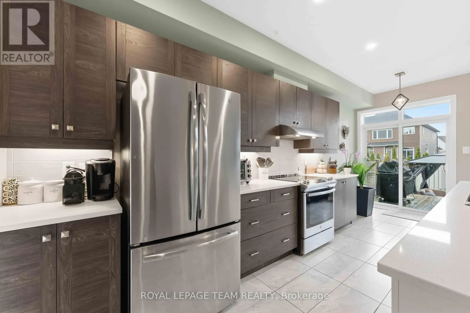 542 BORBRIDGE AVENUE