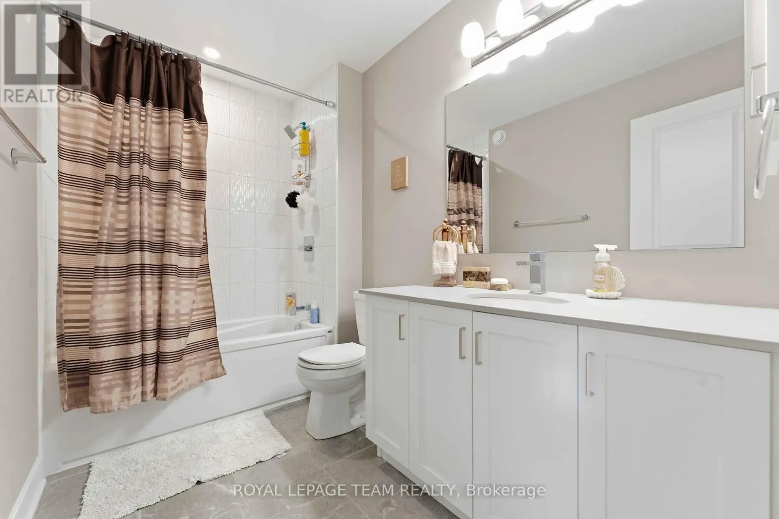 542 BORBRIDGE AVENUE