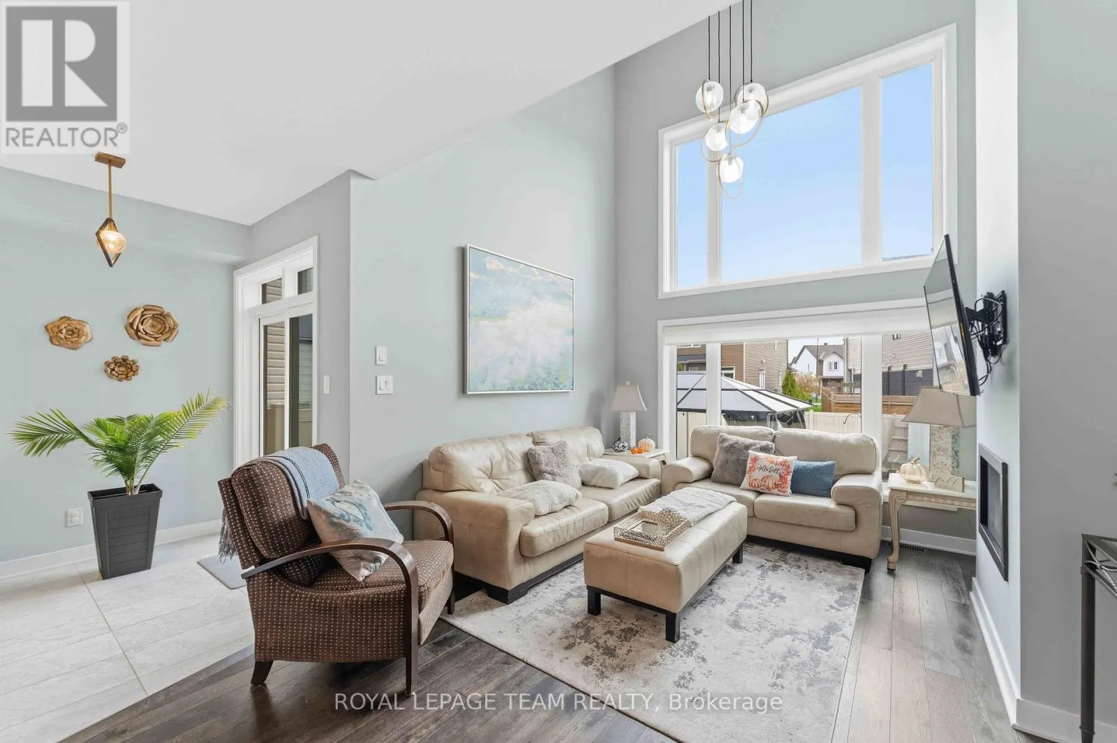 542 BORBRIDGE AVENUE