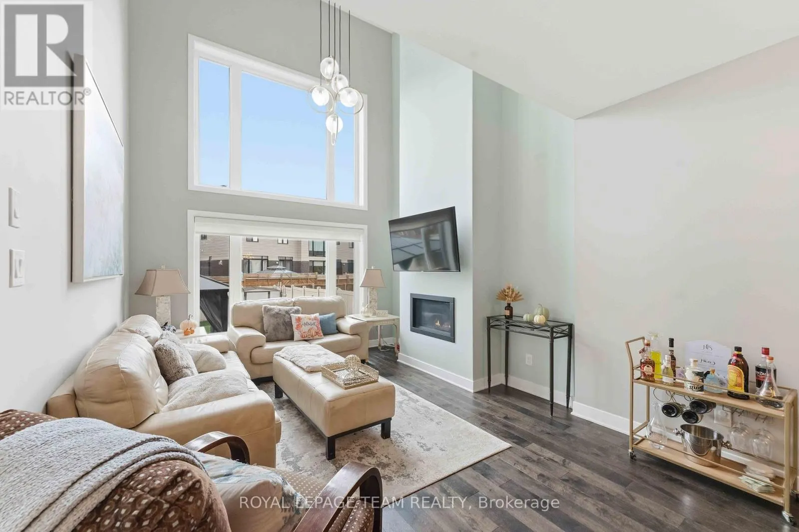 542 BORBRIDGE AVENUE