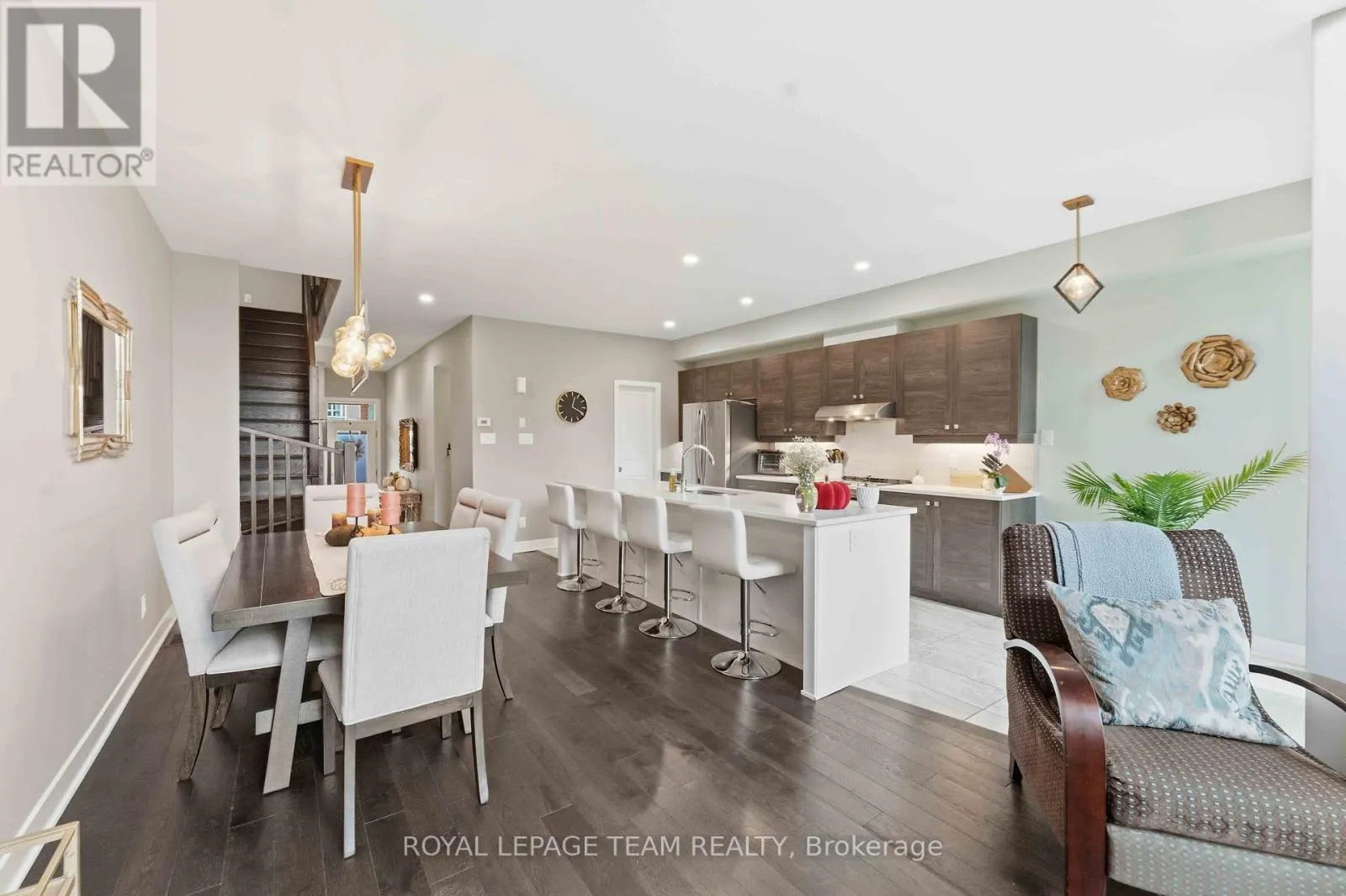 542 BORBRIDGE AVENUE