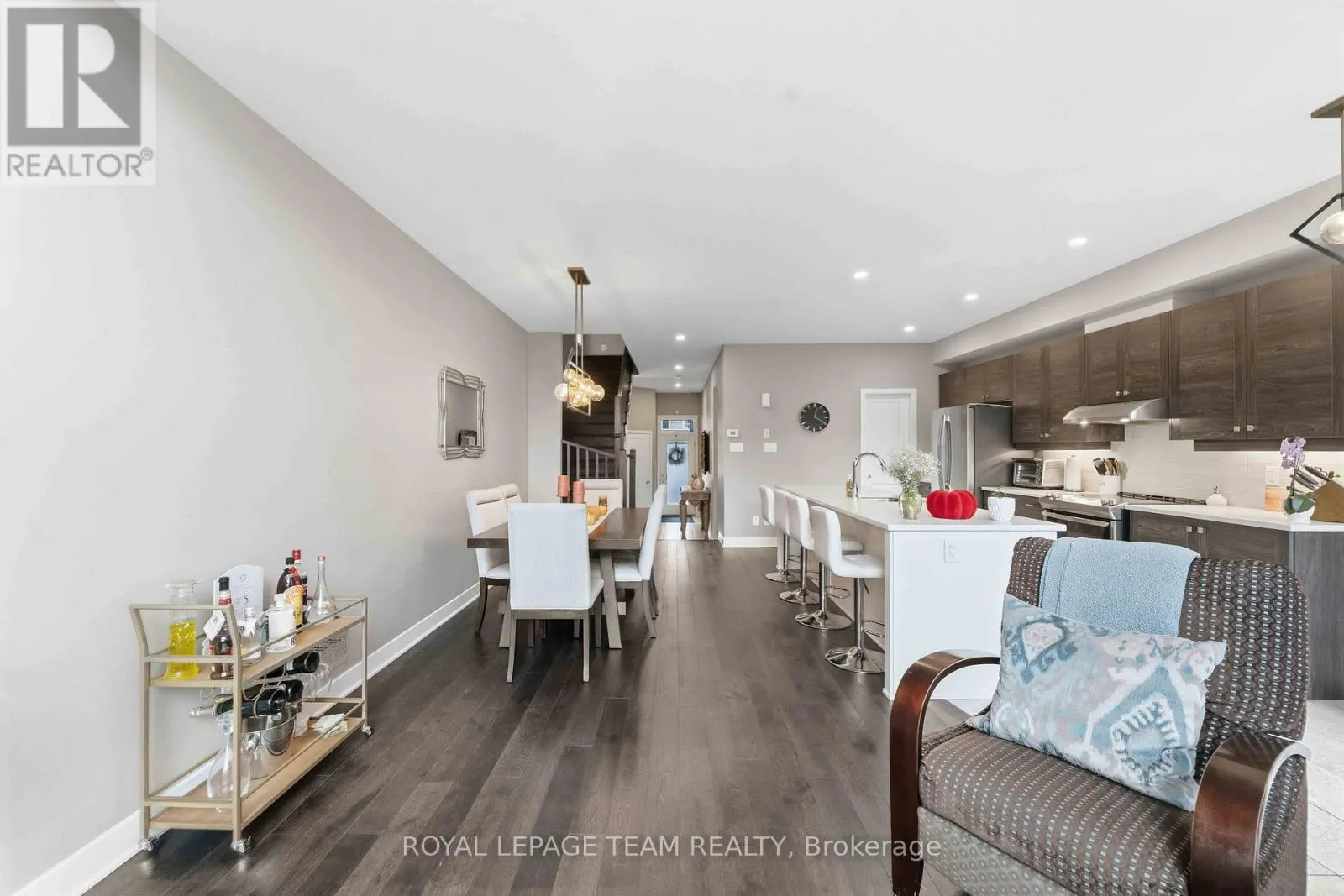 542 BORBRIDGE AVENUE