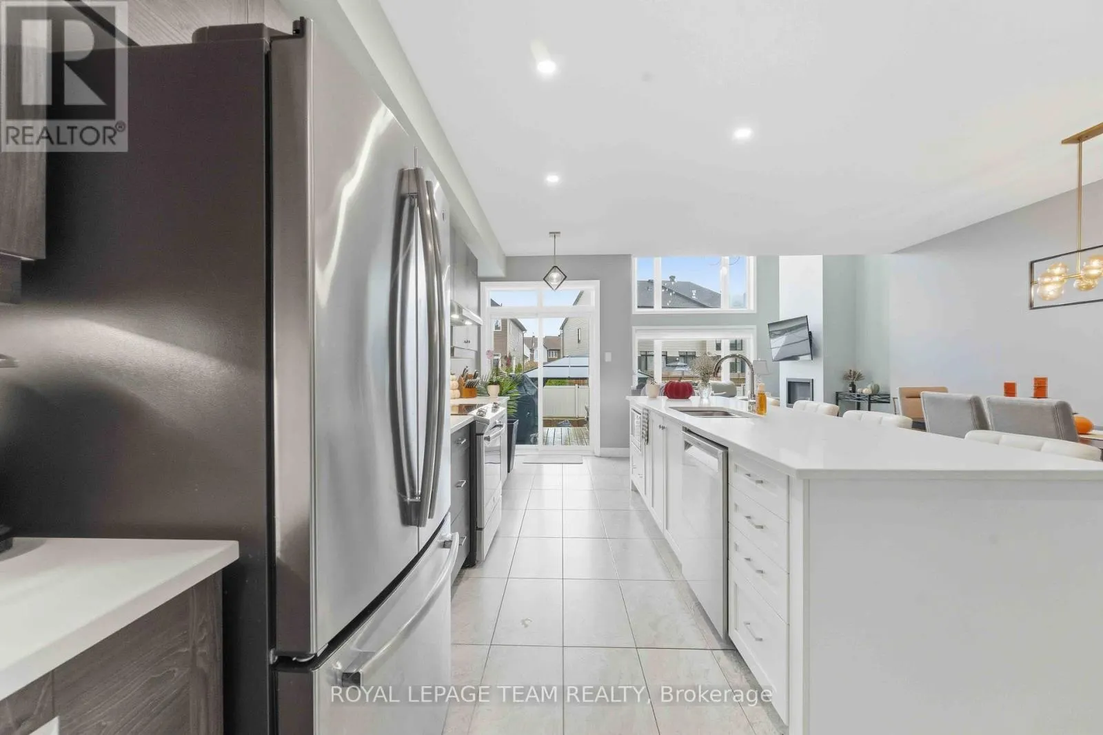 542 BORBRIDGE AVENUE