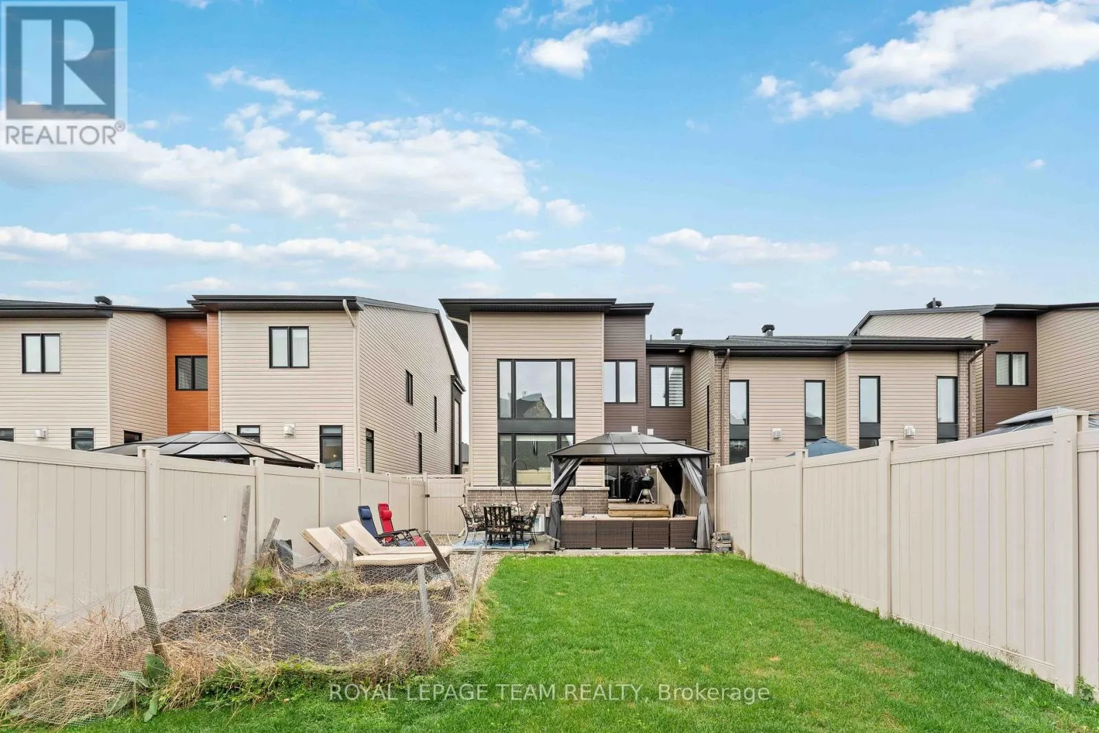 542 BORBRIDGE AVENUE