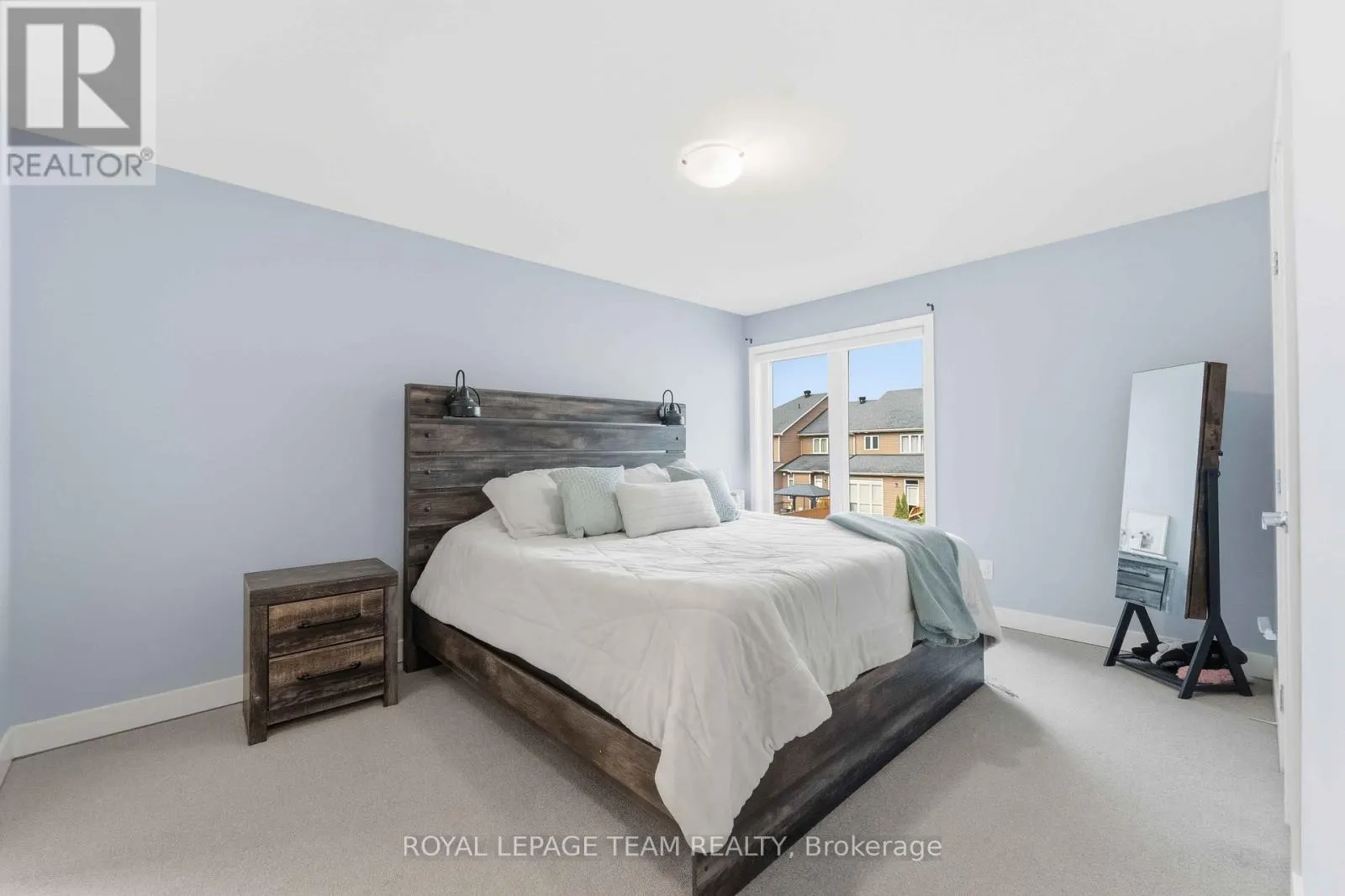 542 BORBRIDGE AVENUE