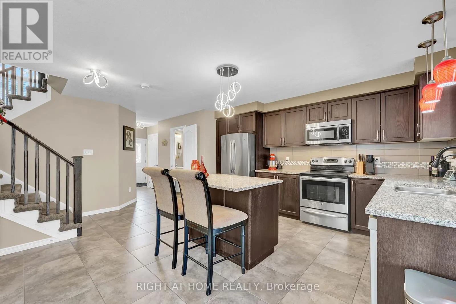 211 HARDCASTLE DRIVE