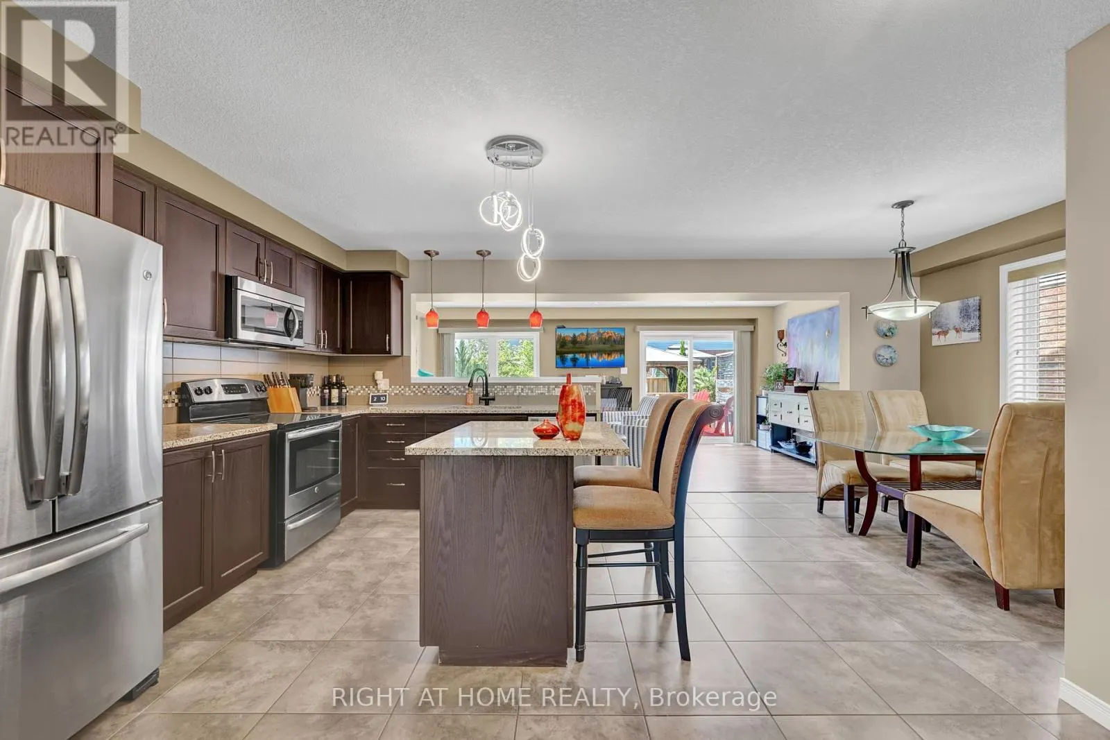 211 HARDCASTLE DRIVE