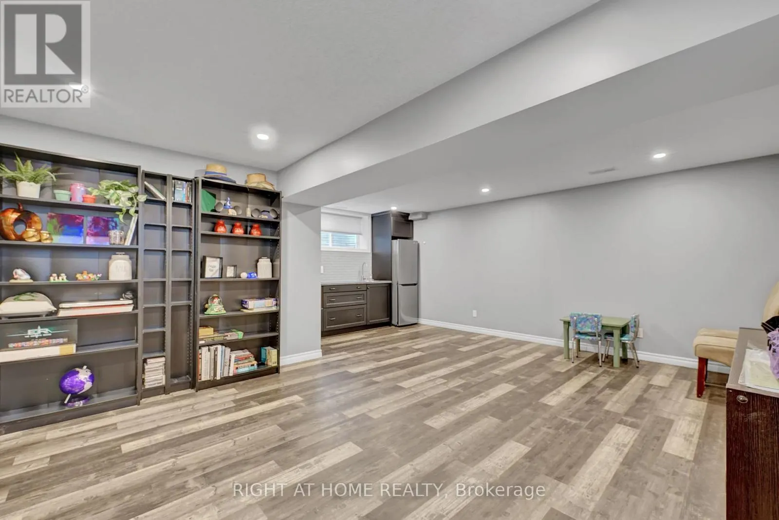 211 HARDCASTLE DRIVE