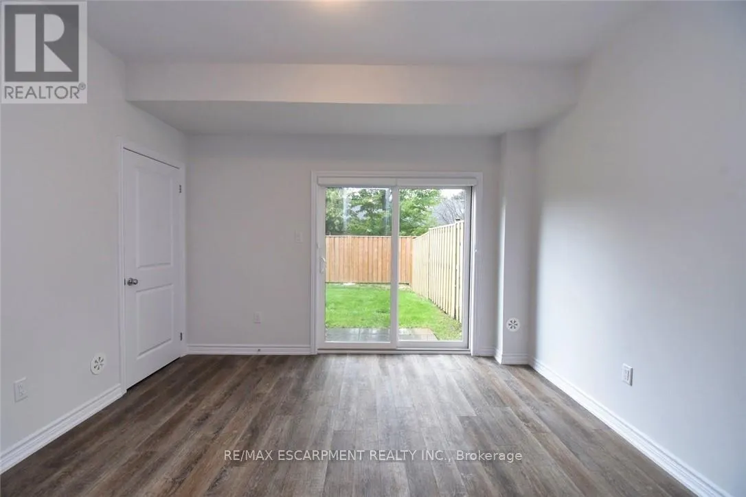 4 - 187 WILSON STREET W