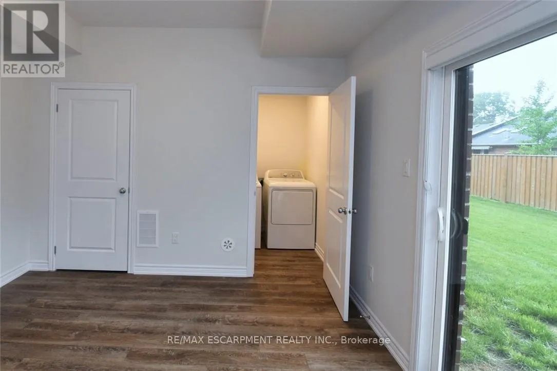 4 - 187 WILSON STREET W