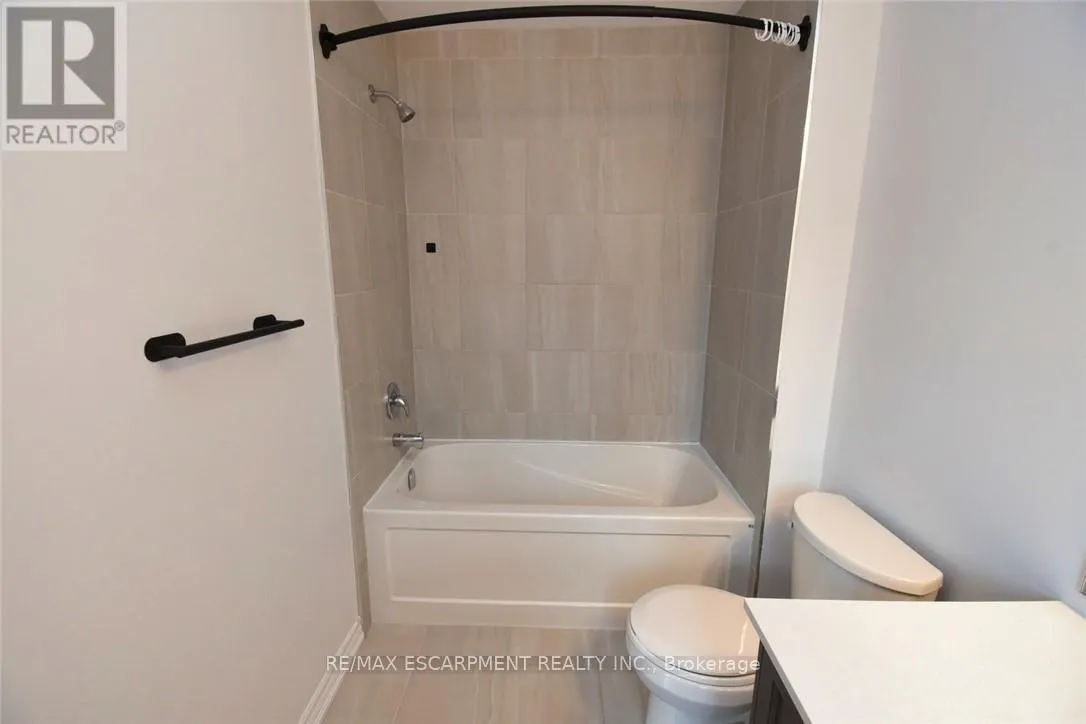 4 - 187 WILSON STREET W