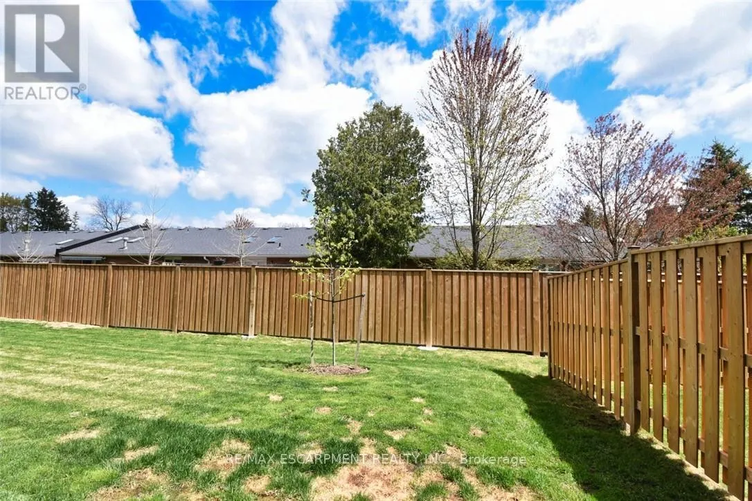 4 - 187 WILSON STREET W