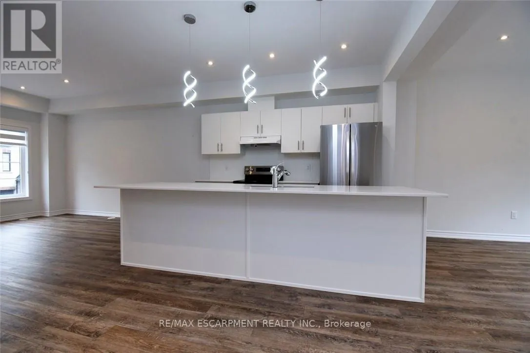 4 - 187 WILSON STREET W