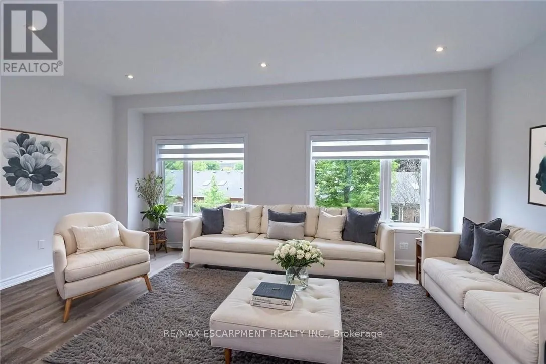 4 - 187 WILSON STREET W