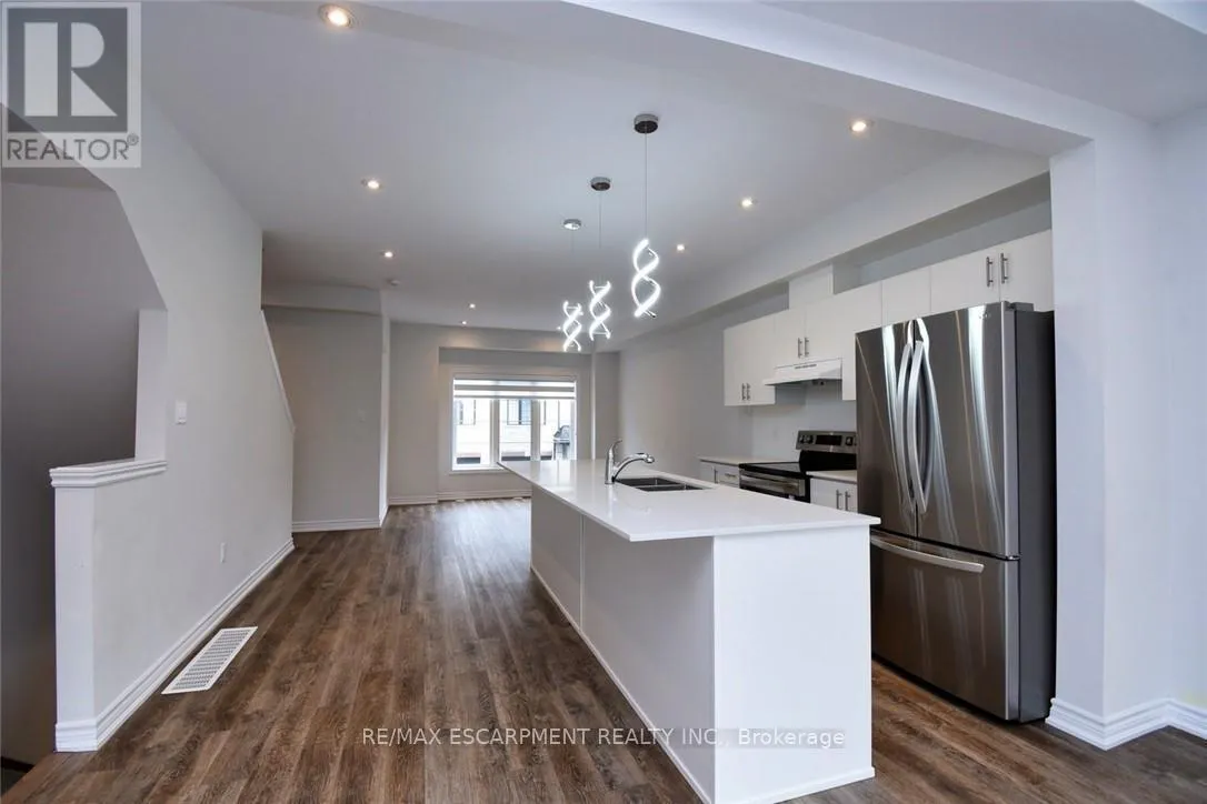 4 - 187 WILSON STREET W