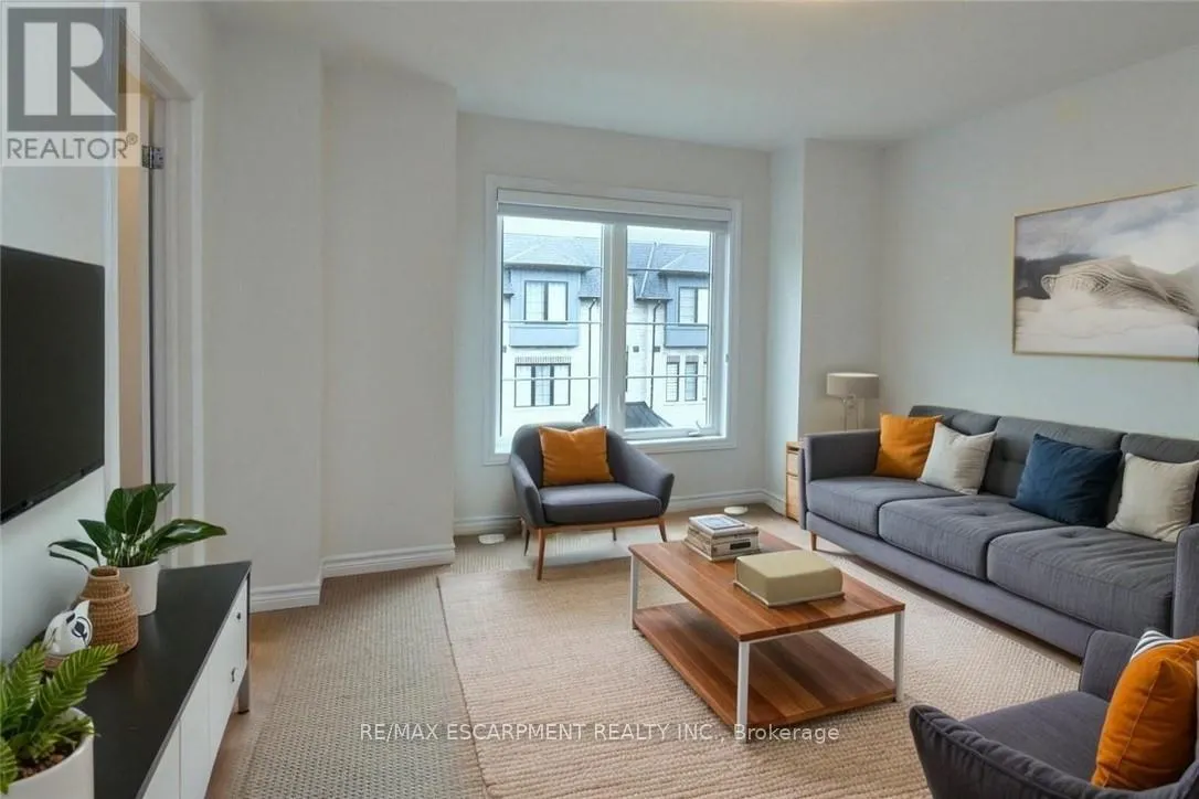 4 - 187 WILSON STREET W