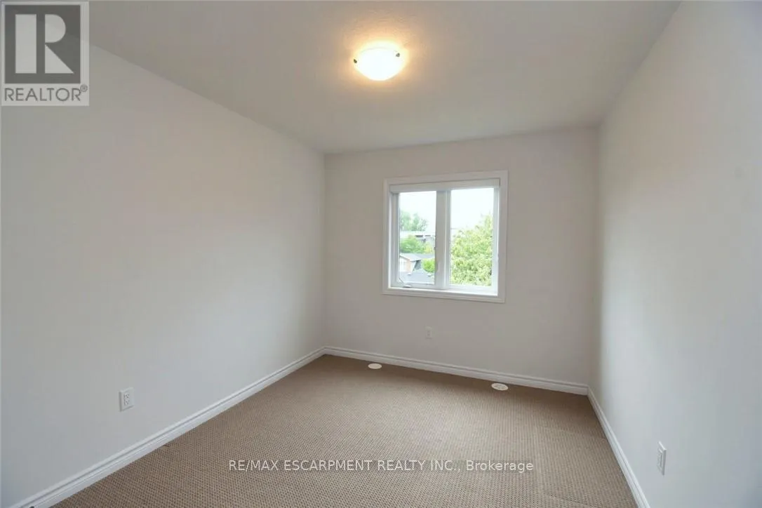 4 - 187 WILSON STREET W