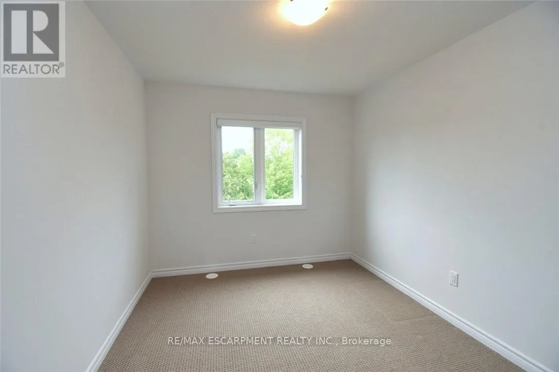 4 - 187 WILSON STREET W