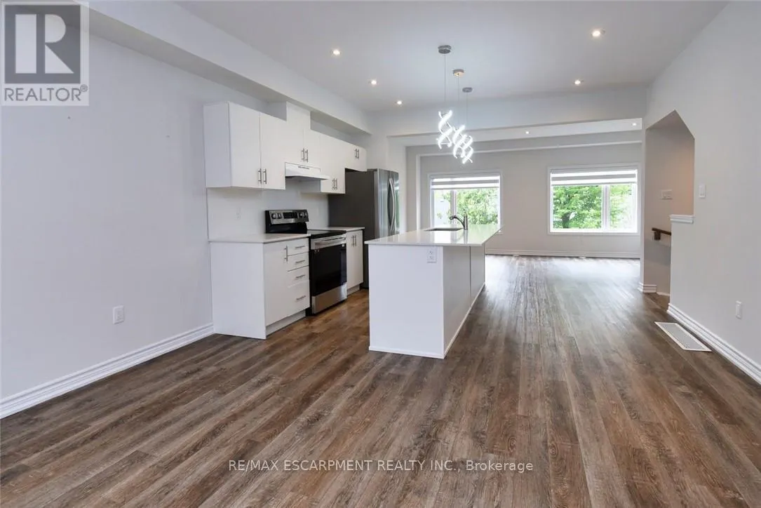 4 - 187 WILSON STREET W