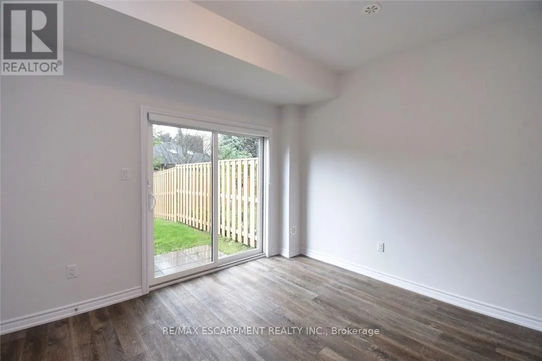 4 - 187 WILSON STREET W