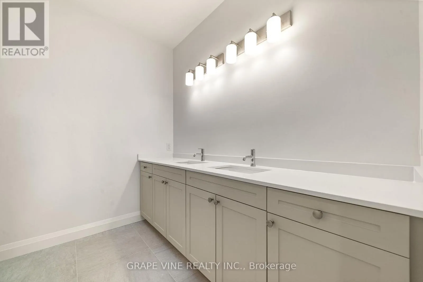 128 ROYAL GALA DRIVE