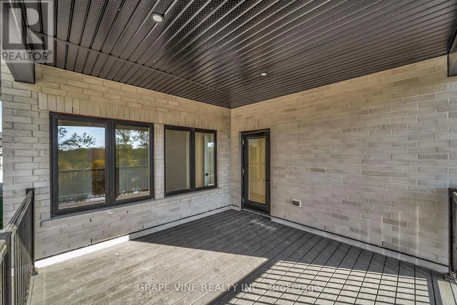 128 ROYAL GALA DRIVE