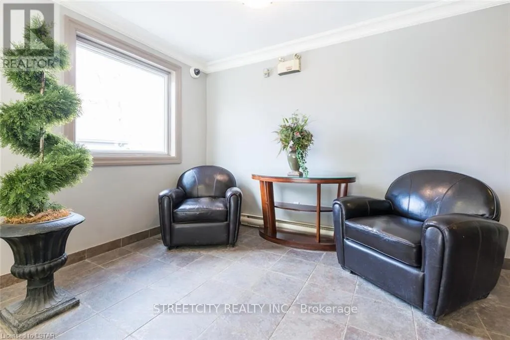 104 - 570 WILLIAM STREET, #104